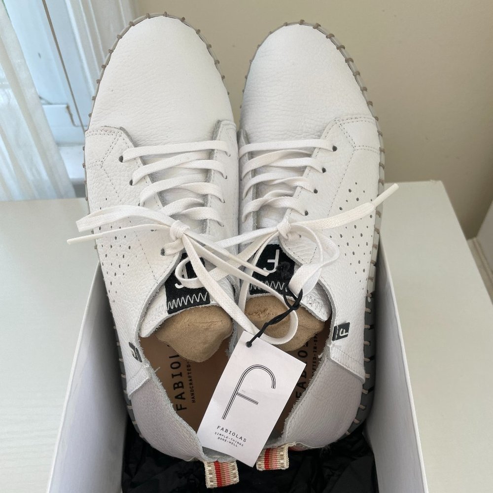 Fabiolas white Sadie sneaker with box